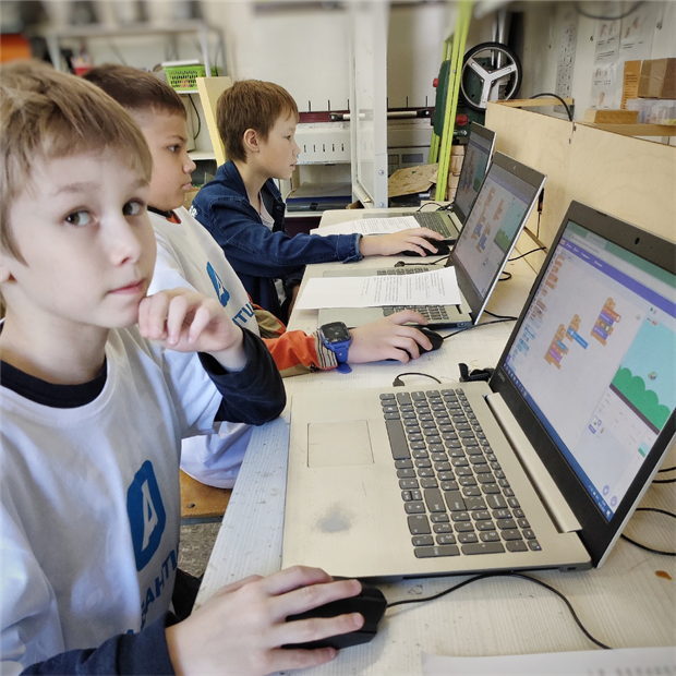 8-11 лет: Программирование Scratch 1683_CA210